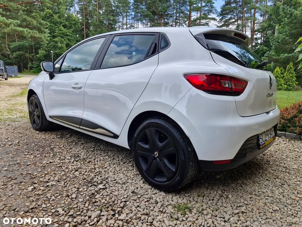 Renault Clio 1.2 16V 75 LIMITED - 13