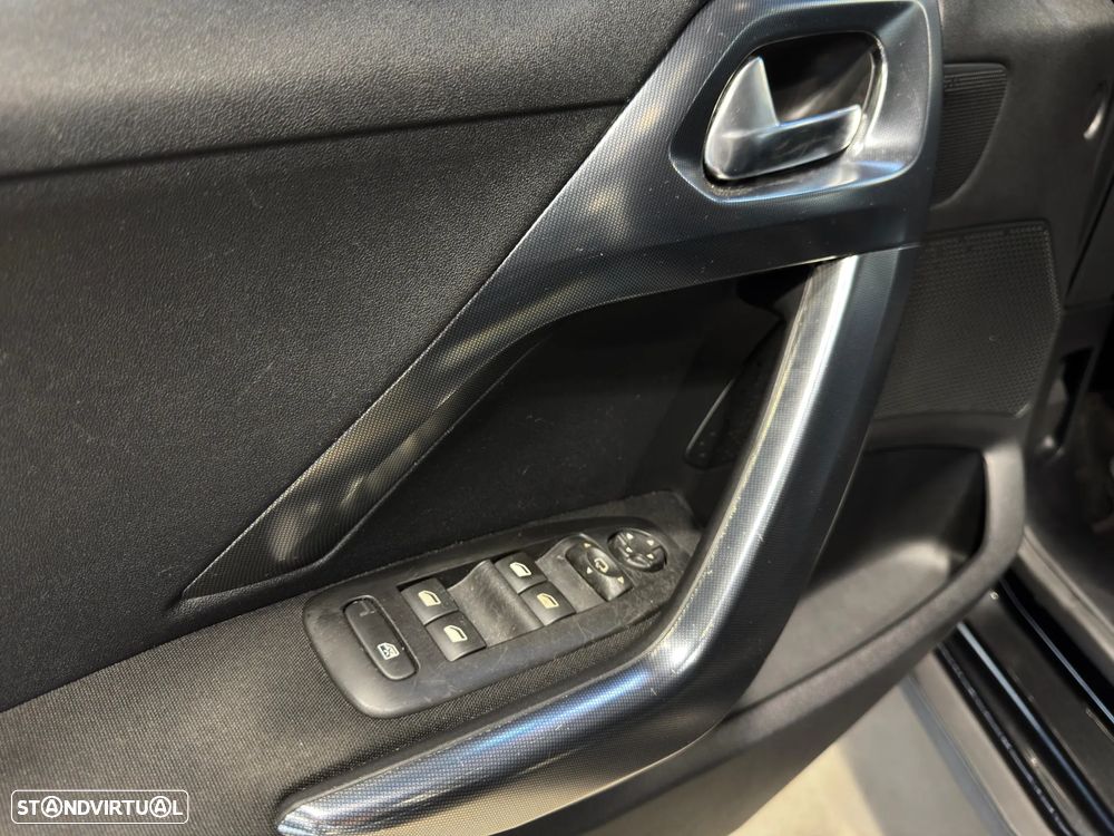 Peugeot 2008 1.2 PureTech Allure - 16