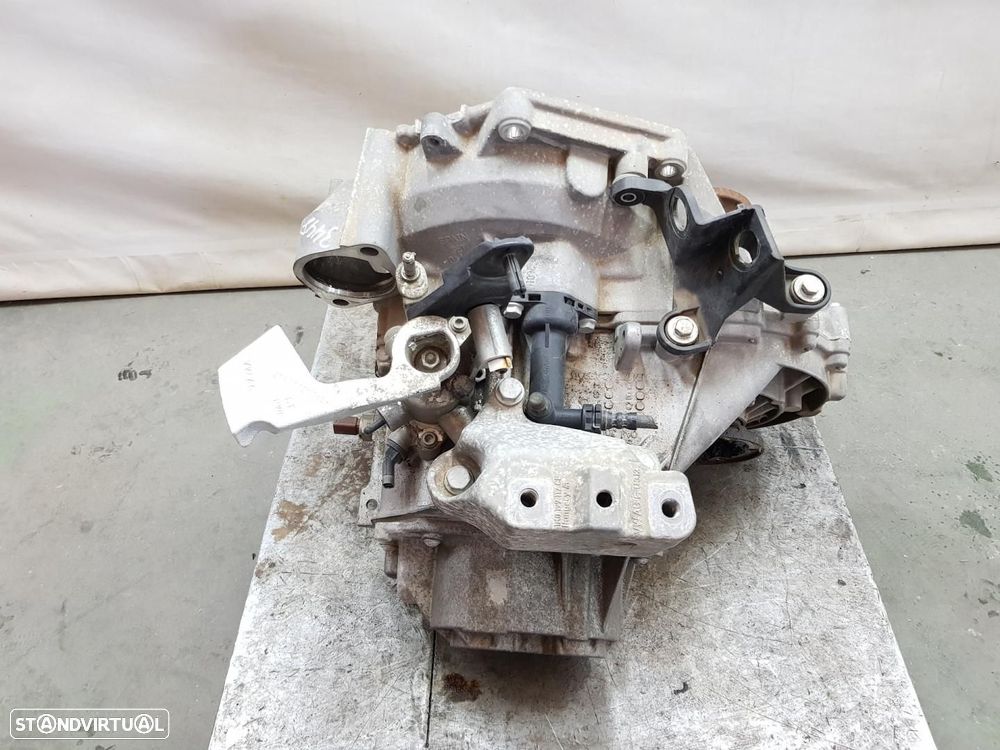 CAIXA DE VELOCIDADES VOLKSWAGEN TOURAN 5T1 REF. QUZ - 1