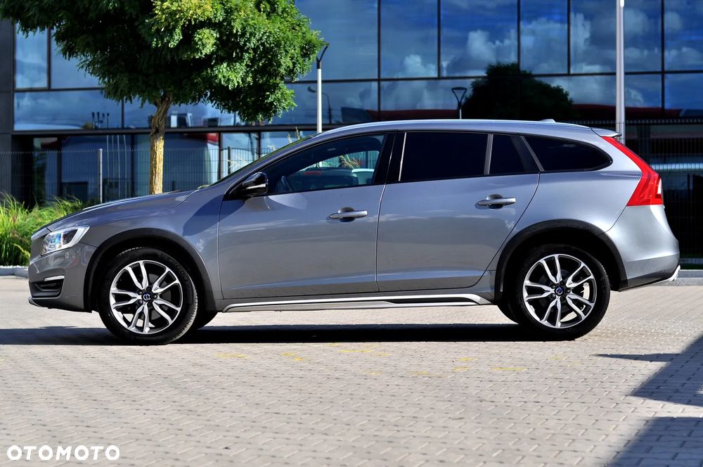 Volvo V60 Cross Country D3 Drive-E Summum - 3