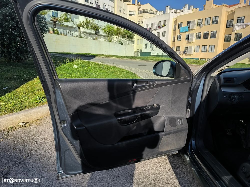 VW Passat 2.0 TDI Confortline - 13