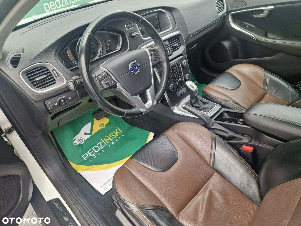 Volvo V40 Cross Country - 20