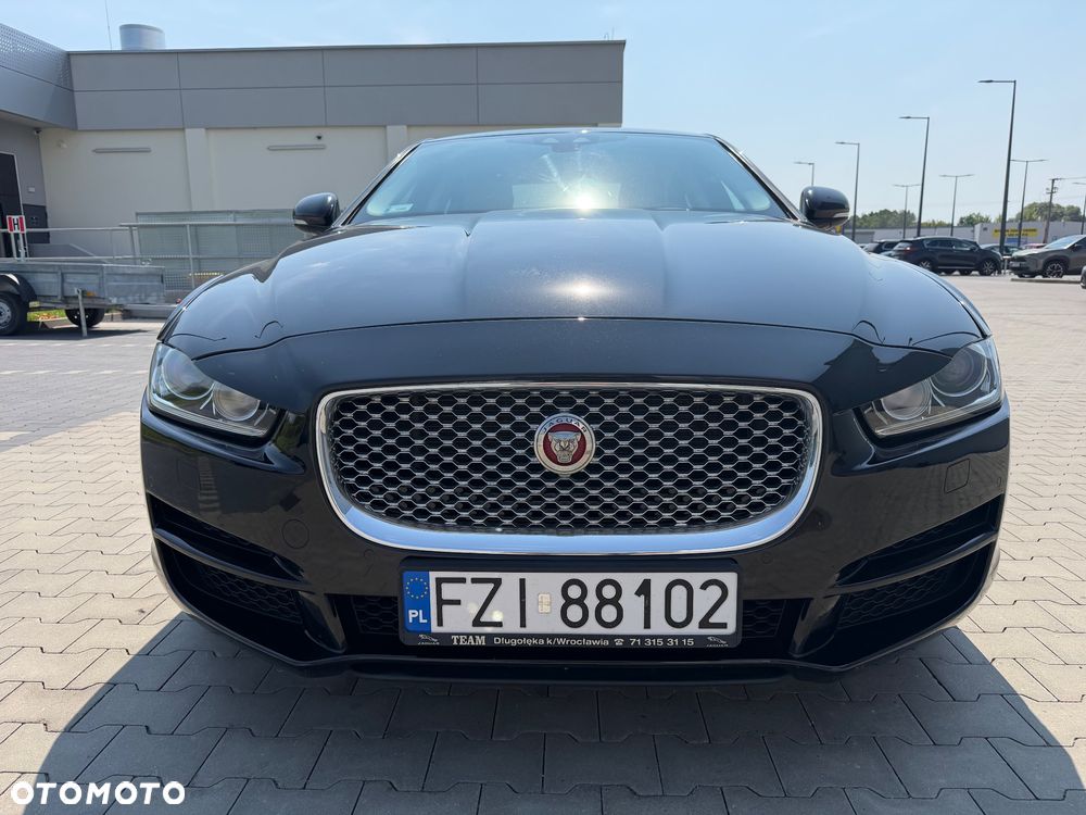 Jaguar XE 2.0 T Portfolio - 20