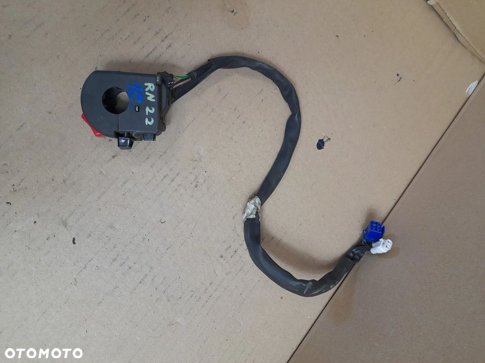 YAMAHA R1 RN22 PRZEŁĄCZNIK ZESPOLONY PRAWY - 1