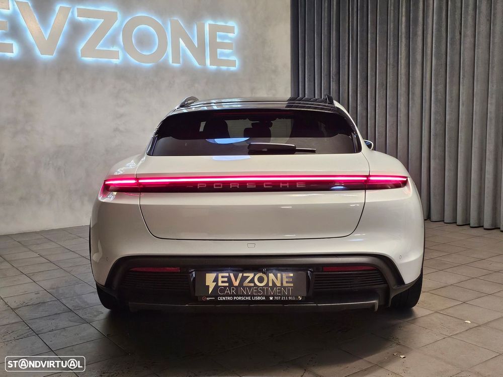Porsche Taycan Cross Turismo 4 - 5