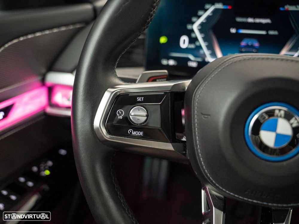 BMW i7 xDrive60 Pack Desportivo M - 27