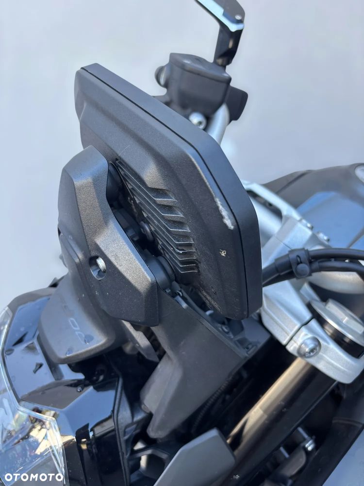 BMW F - 15
