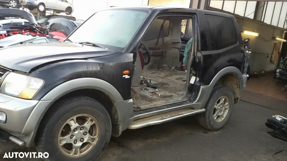 Dezmembrez Mitsubishi Pajero 3.2 scurt 3 usi motor cutie manuala piese - 3