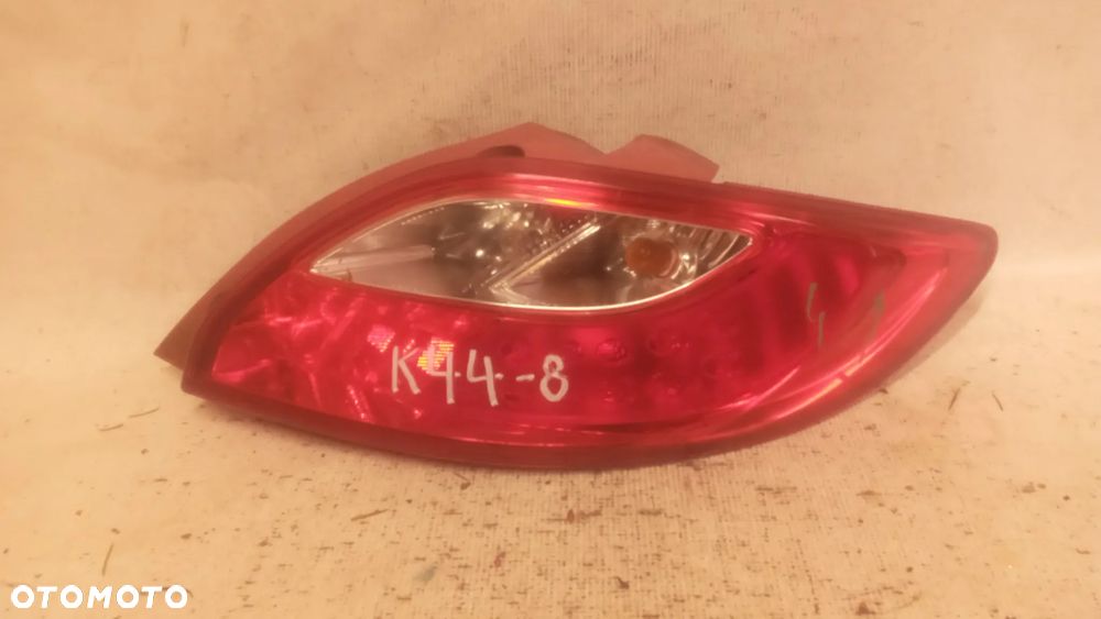 * LAMPA TYLNA PRAWA TYŁ PRAWO MAZDA 2 DE - 1