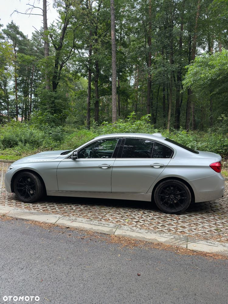 BMW Seria 3 330i Sport Line - 4