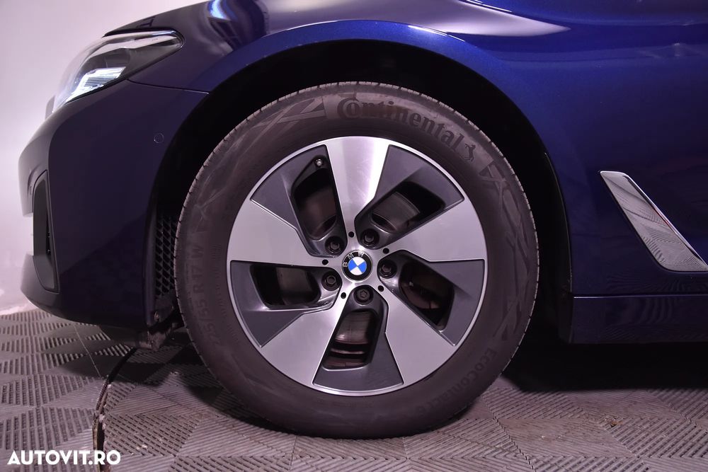 BMW Seria 5 520d xDrive AT MHEV - 13