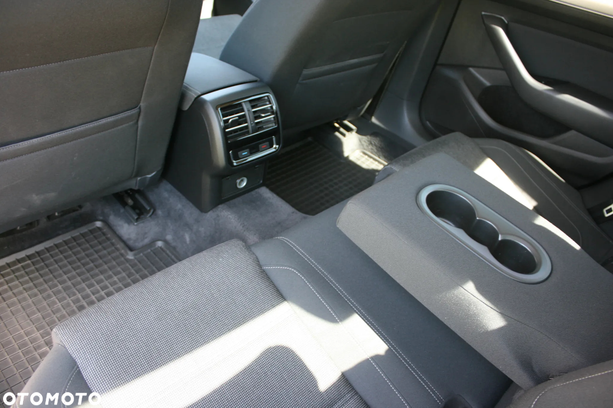 Volkswagen Passat 2.0 TDI Business DSG - 36