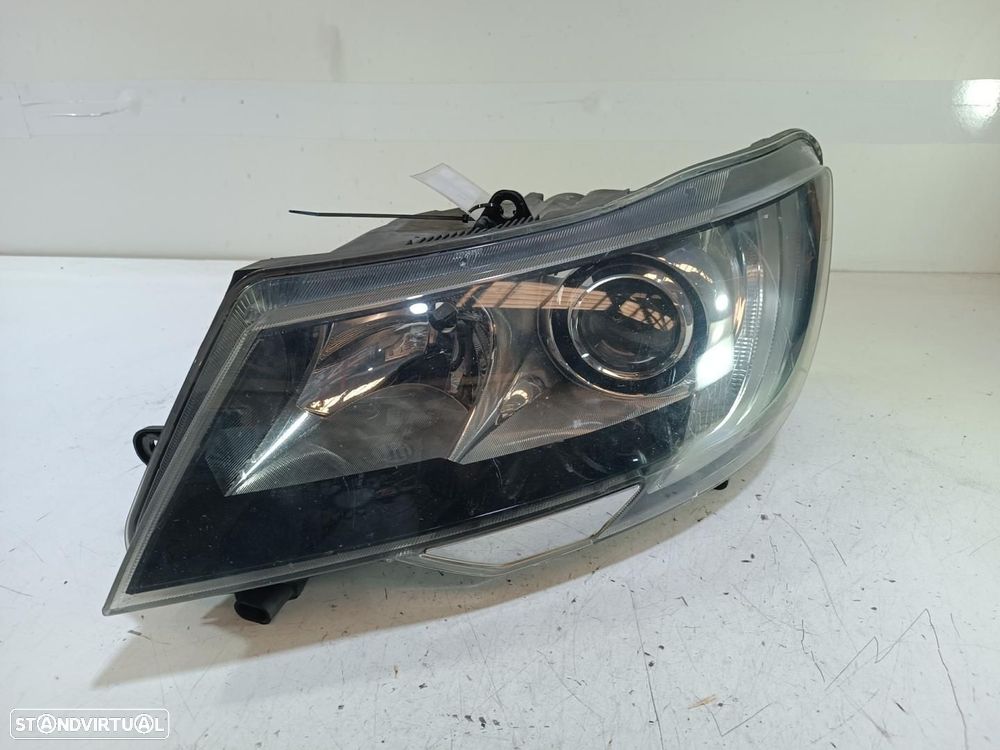 FAROL ESQUERDO SKODA SUPERB 3T4 - 1