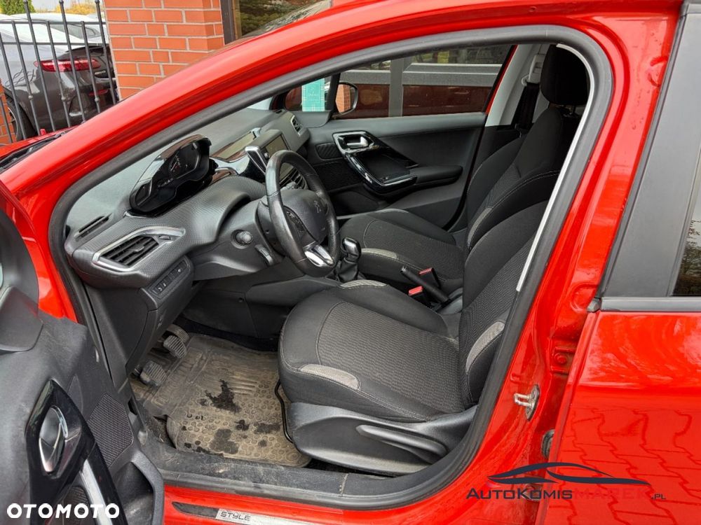 Peugeot 208 1.2 PureTech Style - 11