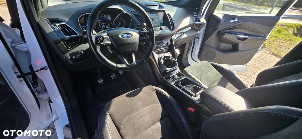 Ford Kuga 2.0 TDCi 2x4 ST-Line - 17