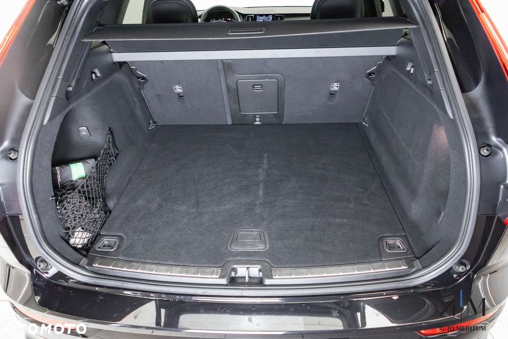 Volvo XC 60 B4 D AWD Plus Dark - 33