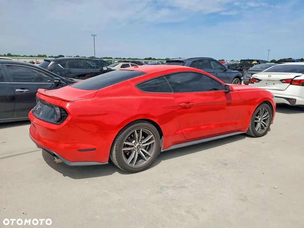 Ford Mustang - 4