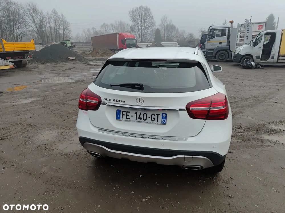 Mercedes-Benz GLA - 13