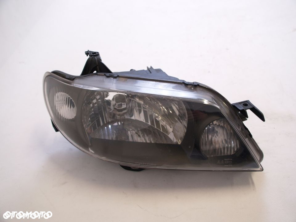 Mazda 323 01-03r BJ Reflektor prawy lampa uszkodz