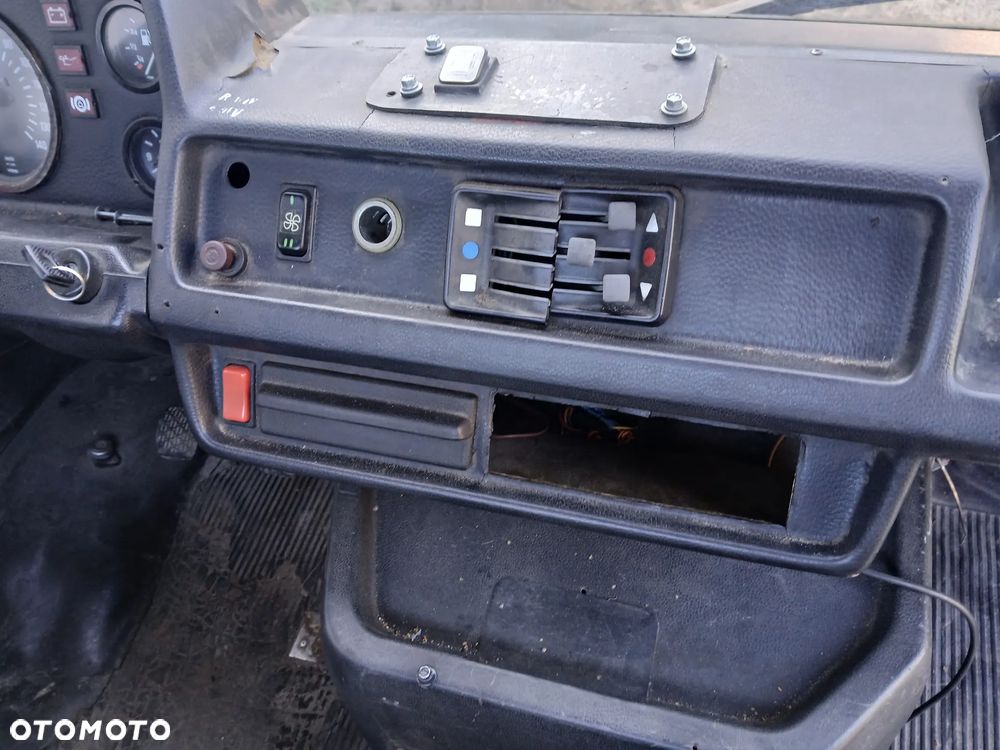MERCEDES BENZ T1 309D fotel fotele kanapa deska kokpit podsufitka boczek boczki klamka - 4