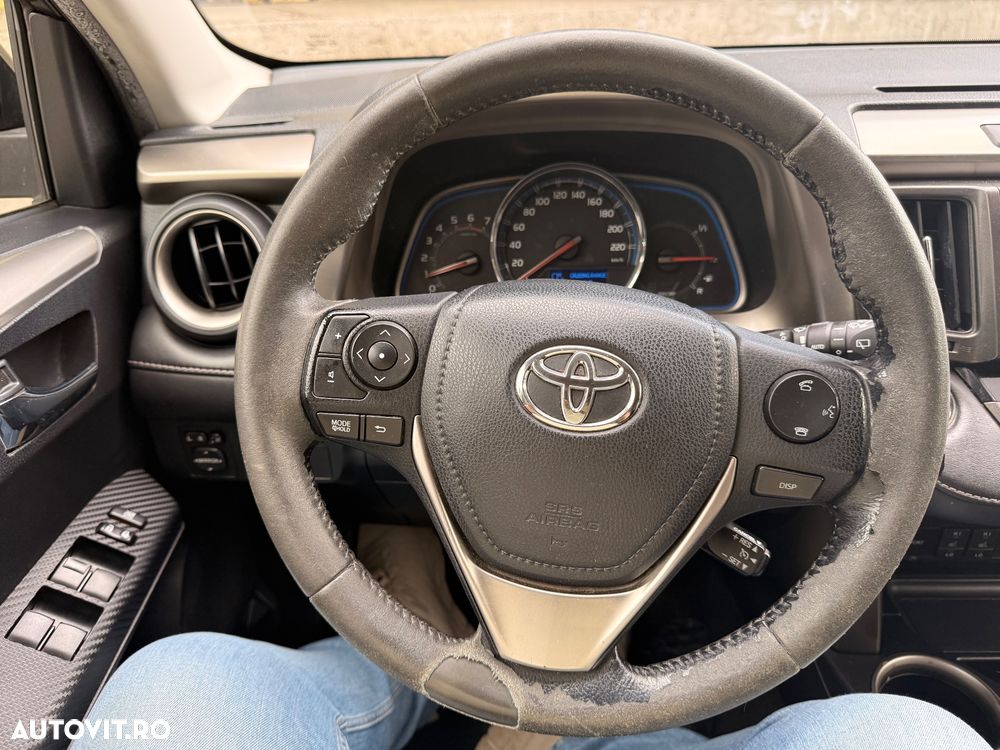Toyota RAV4 2.2 D-4D Luxury - 25