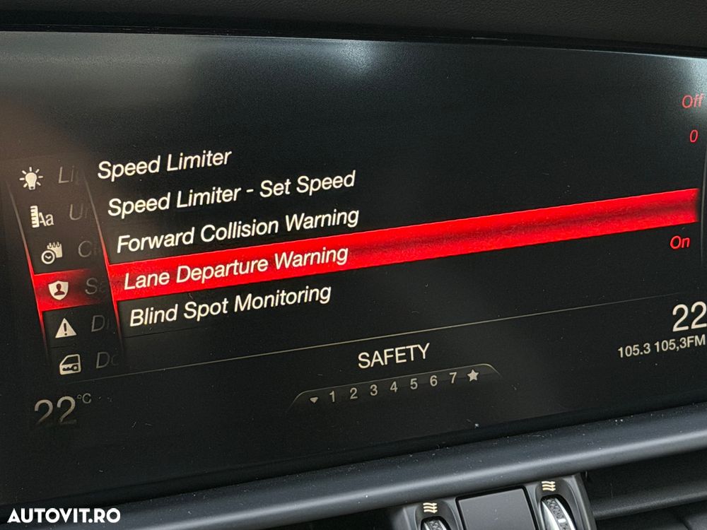 Alfa Romeo Giulia 2.9 V6 Bi-Turbo AT8 Quadrifoglio - 25