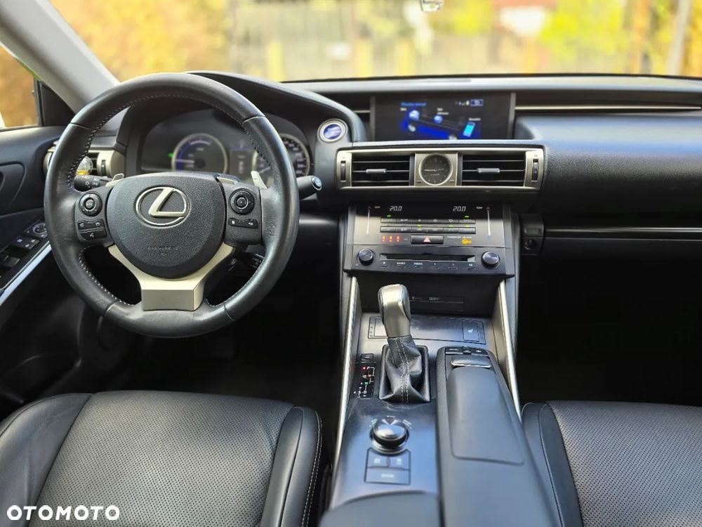 Lexus IS 300h Elegance - 17