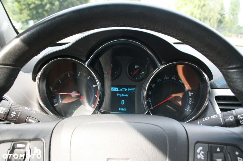 Chevrolet Cruze - 12