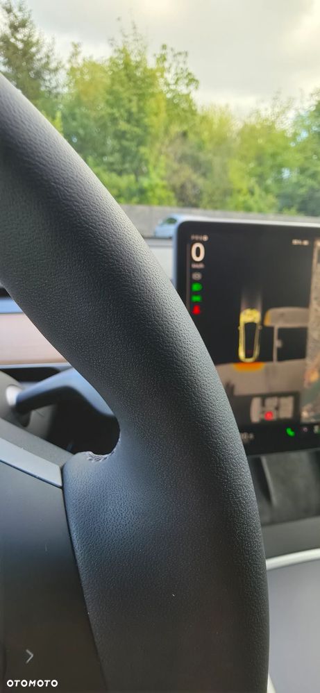 Tesla Model Y - 12