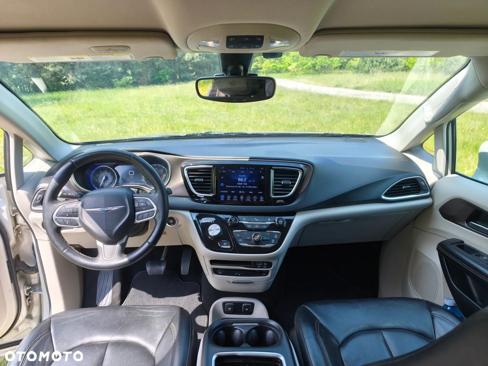 Chrysler Pacifica - 25