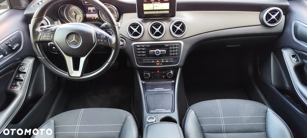 Mercedes-Benz GLA - 27