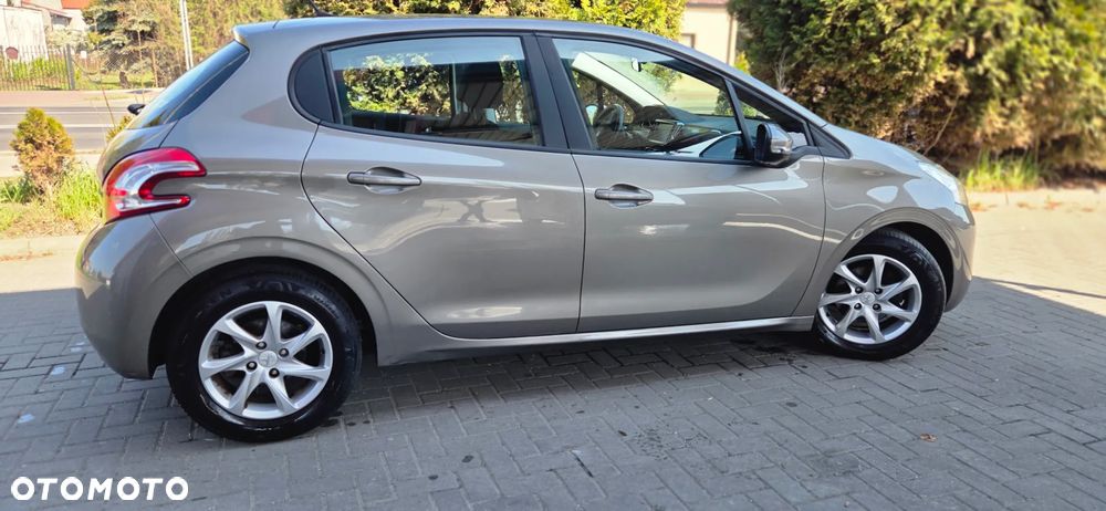 Peugeot 208 - 15