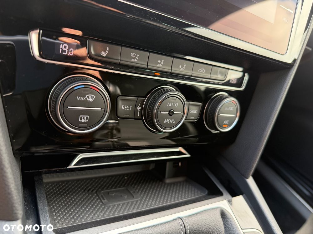 Volkswagen Passat - 34