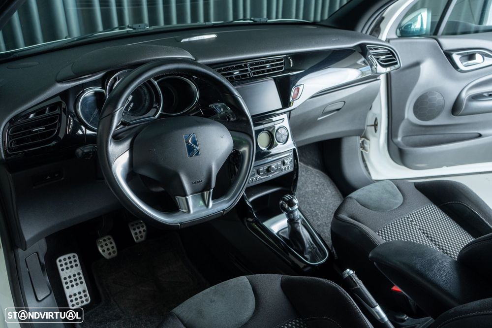 Citroën DS3 1.6 e-HDi So Chic - 14