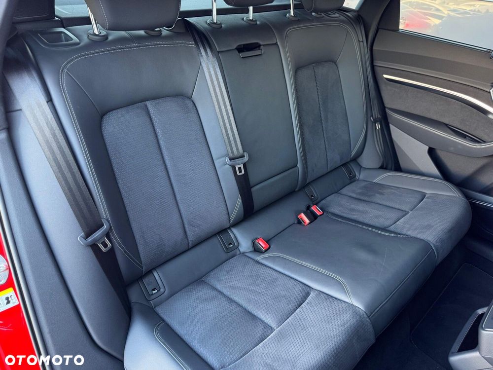 Audi Q8 Sportback e-tron - 32