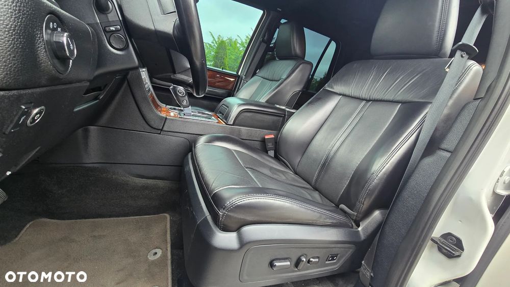 Lincoln Navigator - 12