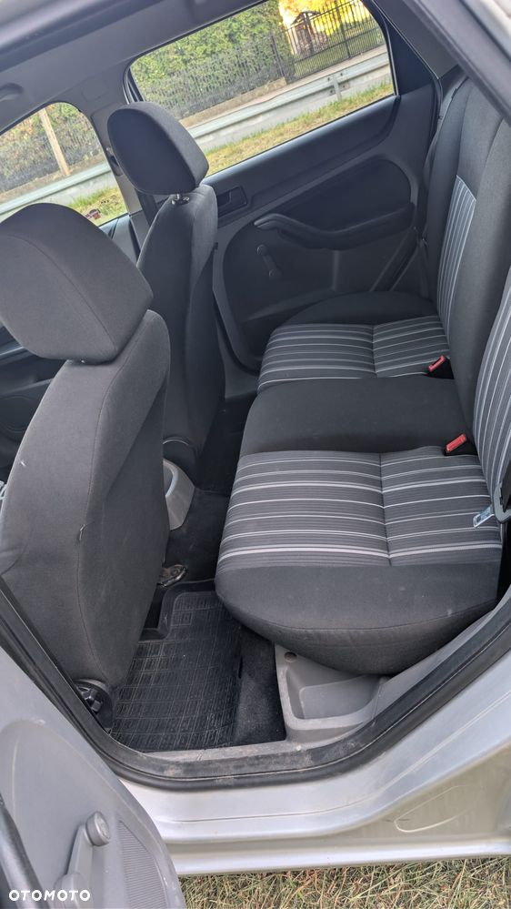 Toyota Yaris 1.4 D-4D Premium - 8