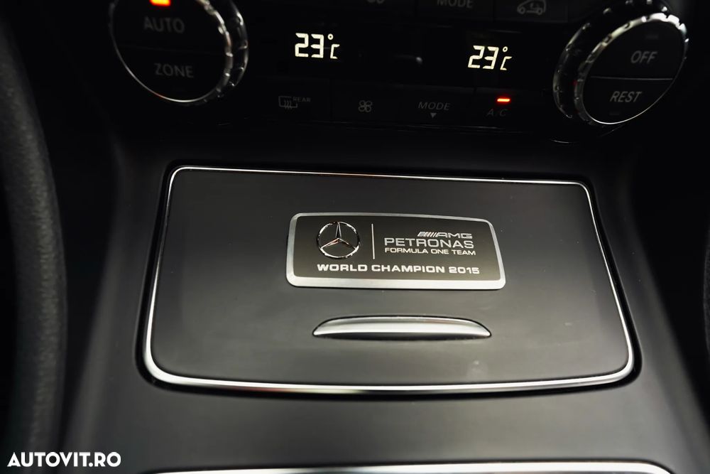 Mercedes-Benz A 45 AMG 4Matic AMG Speedshift 7G-DCT PETRONAS 2015 World Champion Edition - 8