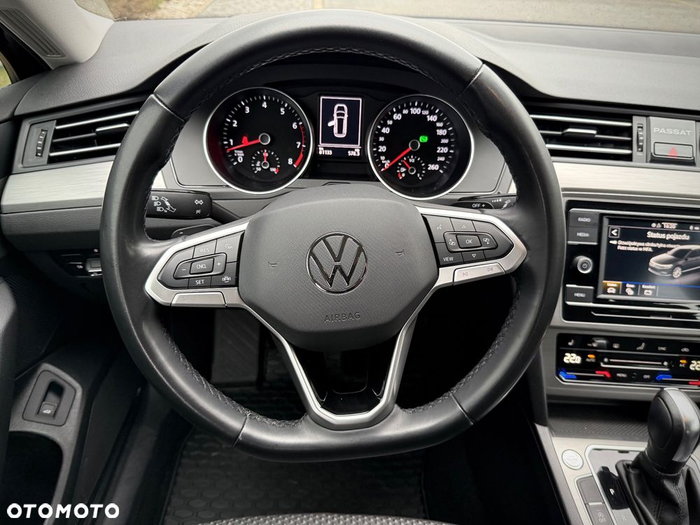 Volkswagen Passat - 11