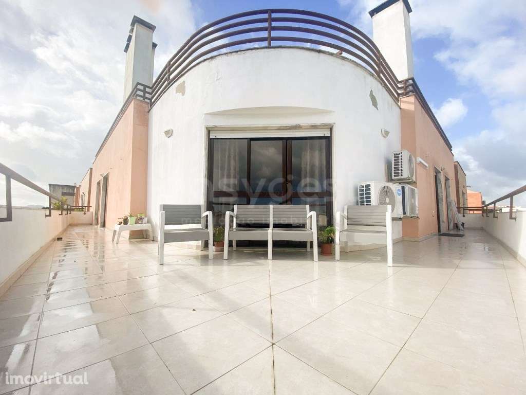 T3 com terraço e 2 parqueamentos na Vila Serena, Pinhal Novo - Grande imagem: 2/32