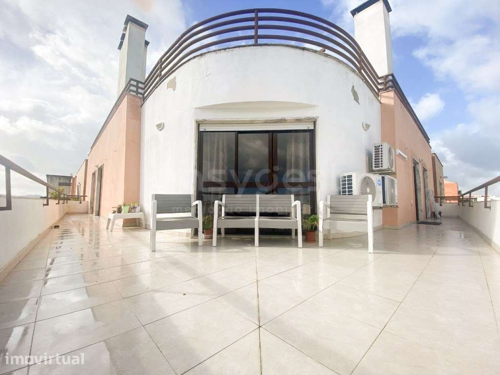 T3 com terraço e 2 parqueamentos na Vila Serena, Pinhal Novo - Grande imagem: 2/32