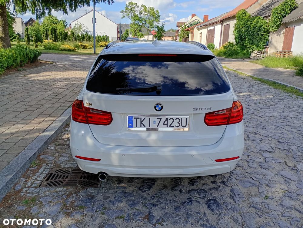BMW Seria 3 318d DPF - 12