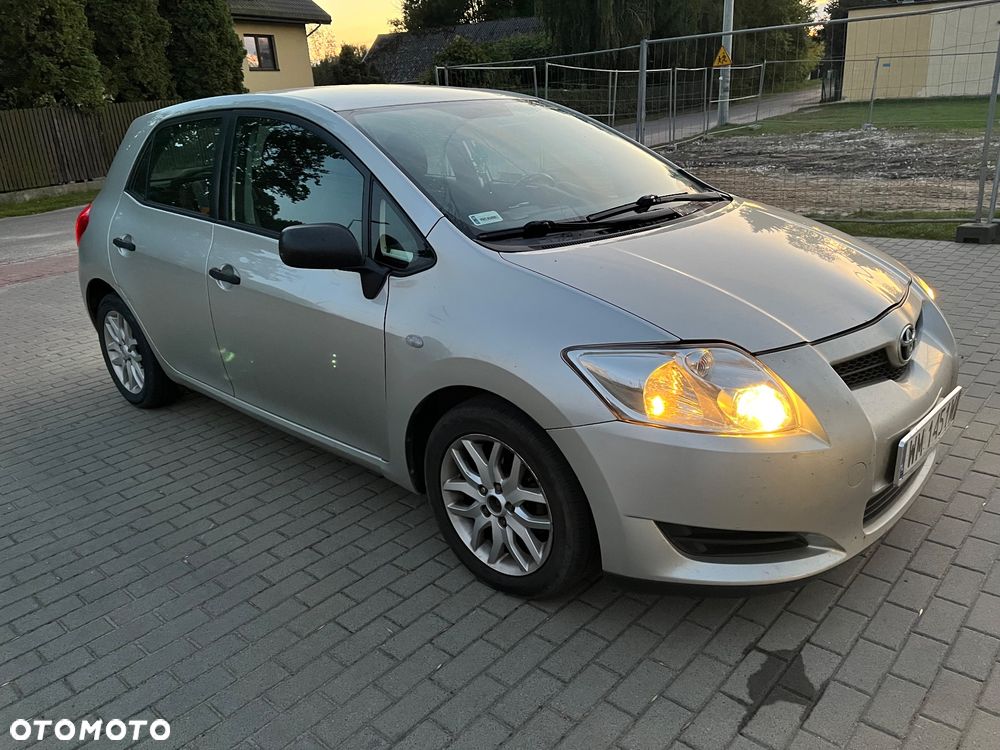 Toyota Auris 1.33 VVT-i Terra - 1