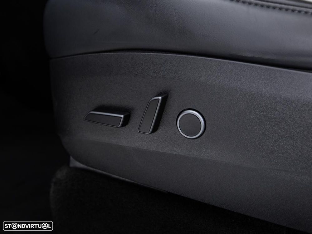 Tesla Model Y Long Range Dual Motor AWD - 18