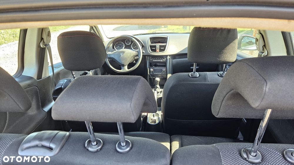Peugeot 207 - 8