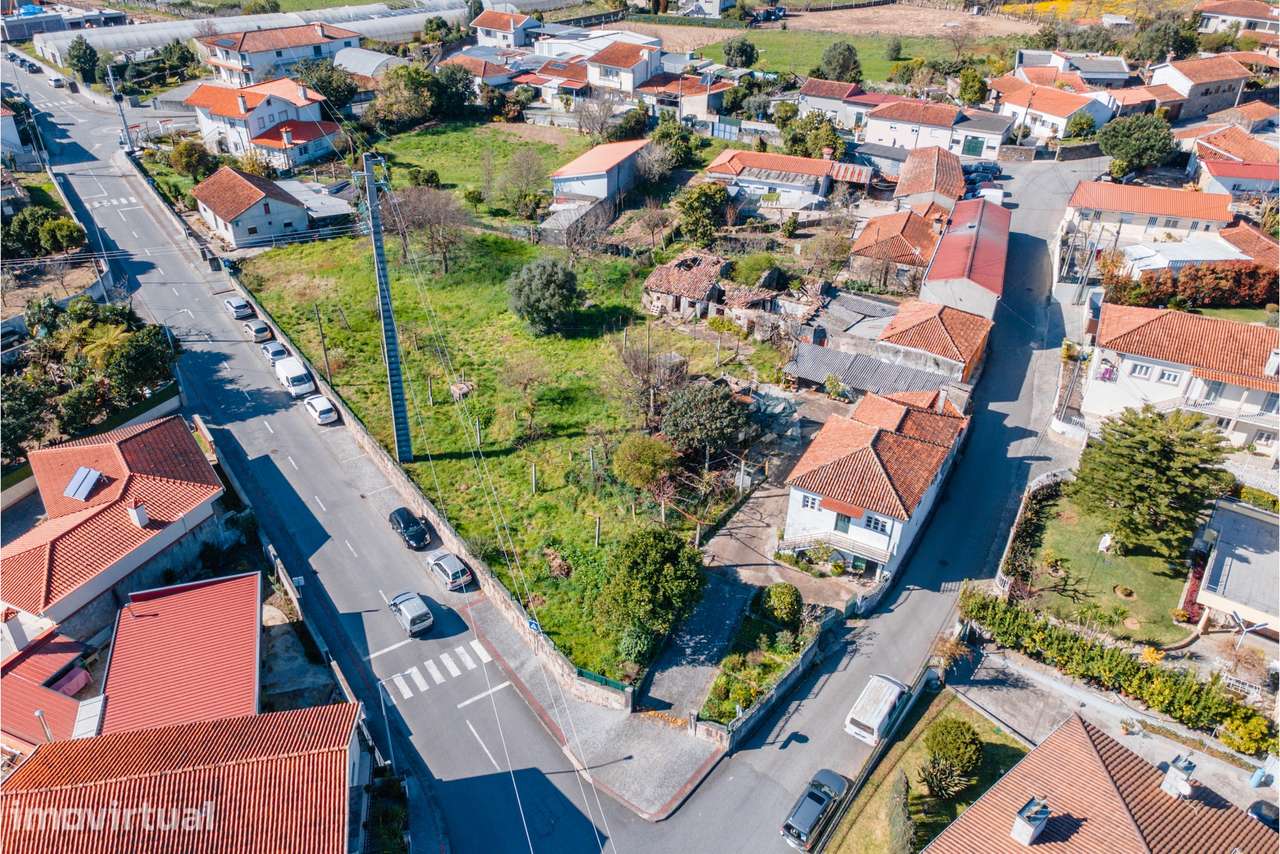 Moradia inserida numa área total de terreno de 2.643 m², em Galegos Sa - Grande imagem: 4/44