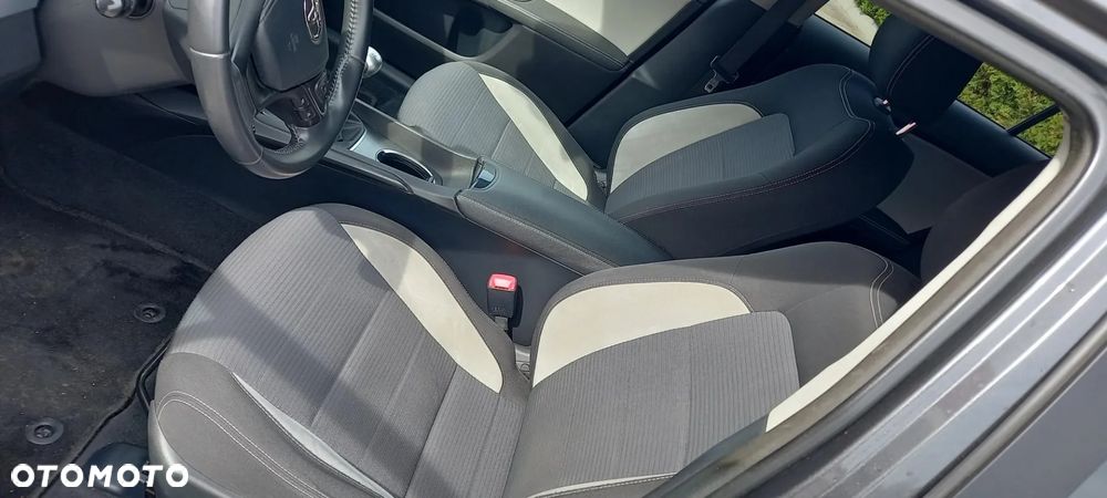 Toyota Avensis 1.8 Executive - 28