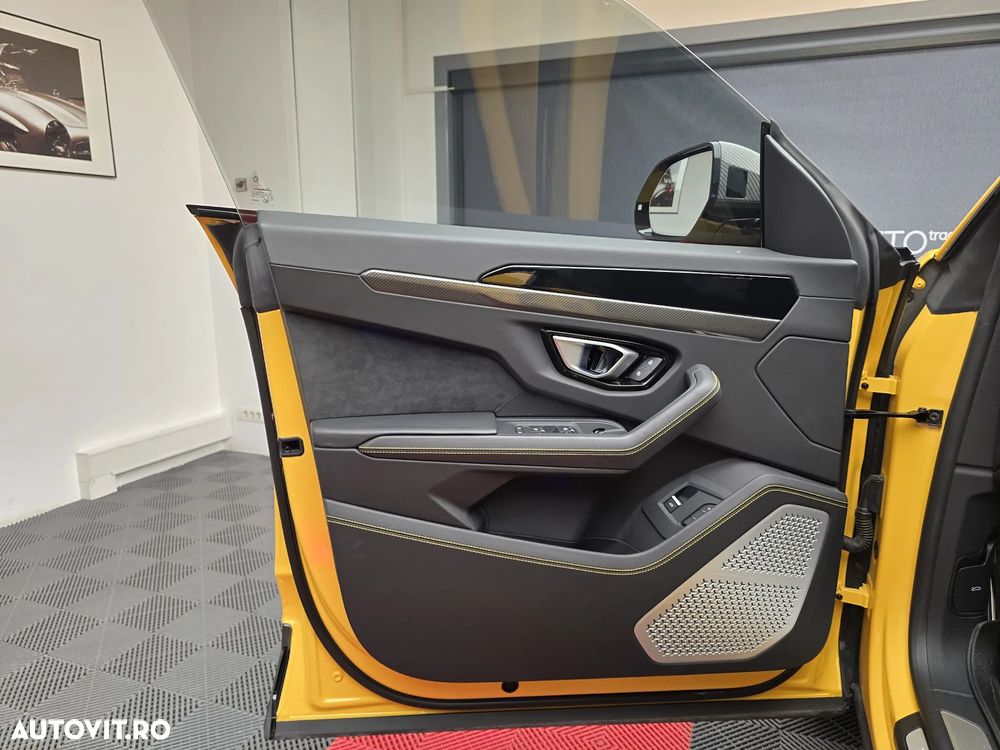 Lamborghini URUS - 26