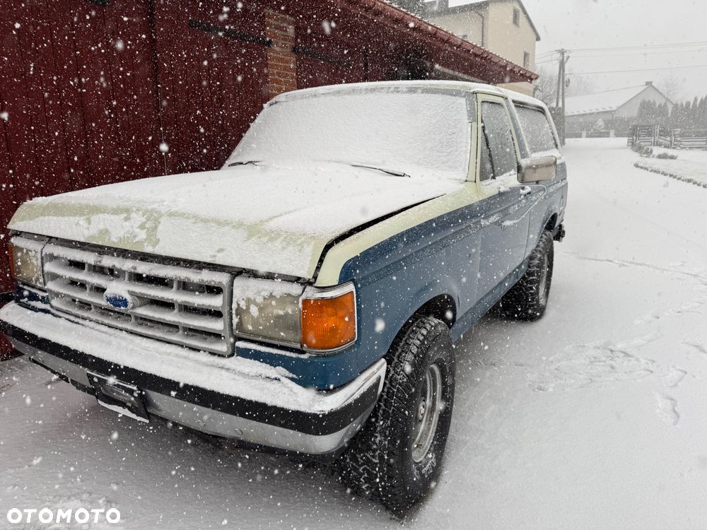 Ford Bronco - 1
