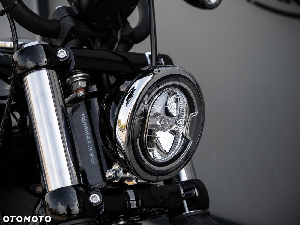Harley-Davidson Softail Street Bob - 22